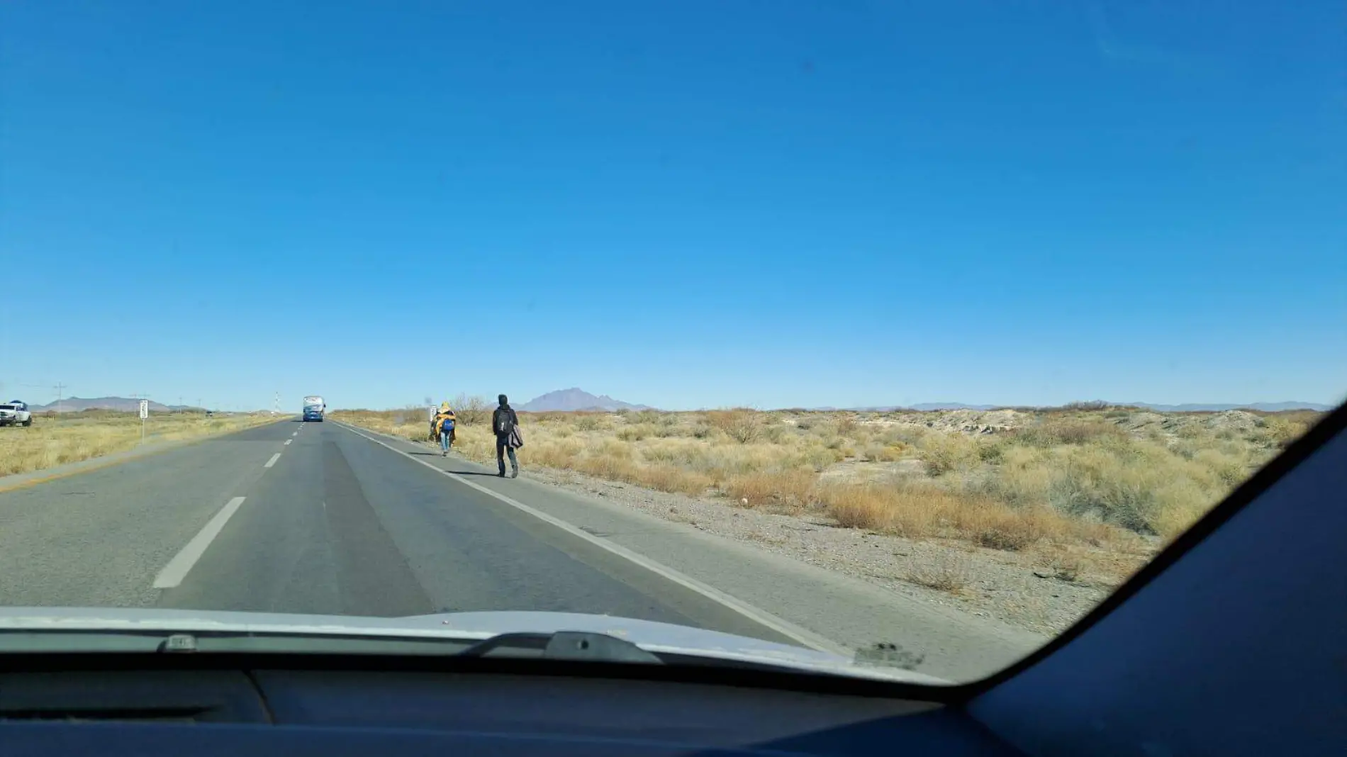 migrantes en la carretera